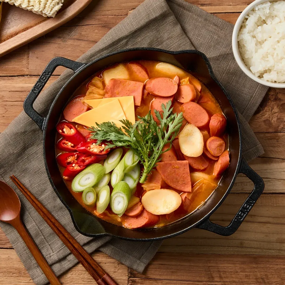 푸짐한 햄소시지 듬뿍 깊고 진한 부대찌개 1kg